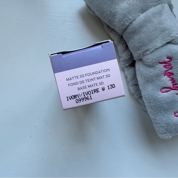 NEW Ivory W130 - Mary Kay Matte 3D Foundation - Picture 4 of 4